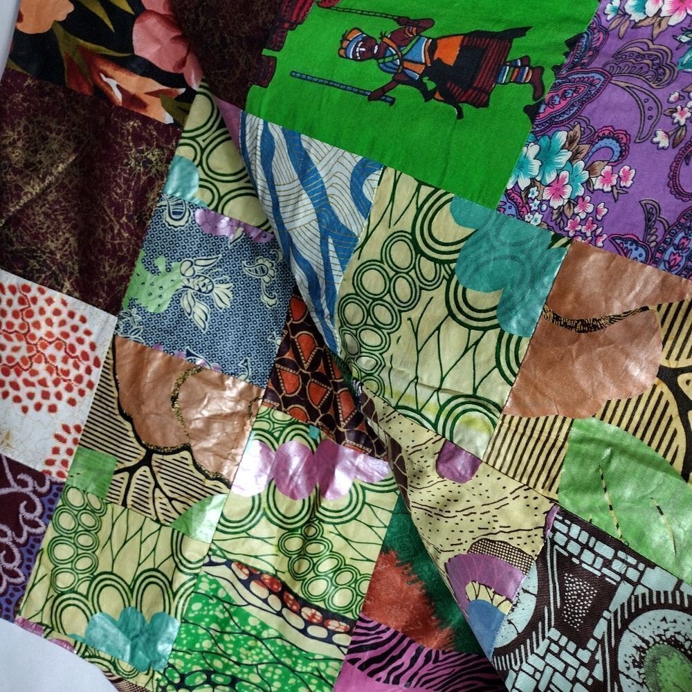 Queen size bedspread   - Picture 4 of 6